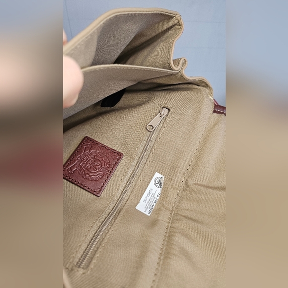 Vintage 2 tone red and tan leather cross body style - Picture 6 of 8